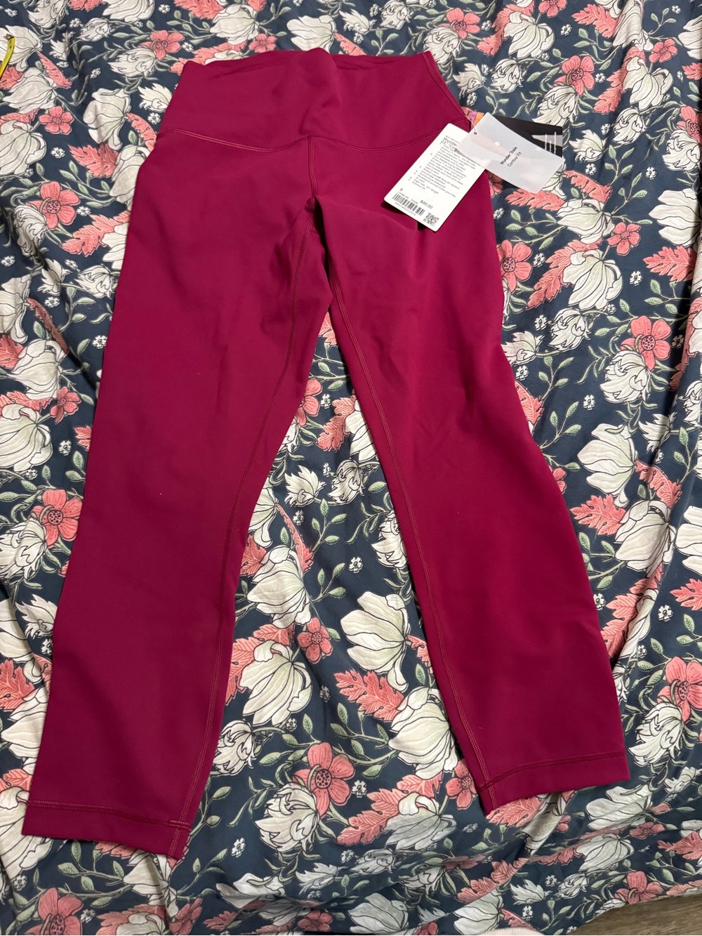 BNWT Lululemon wunder train leggings size 8 wine color